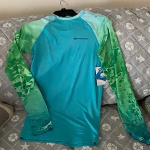 🤿 Great for the beach and outdoor activities!! Real tree swim shirt. NWT